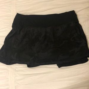 Lululemon Pleated Black Camo Skirt Size 4